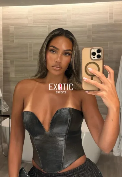 Larissa — 3